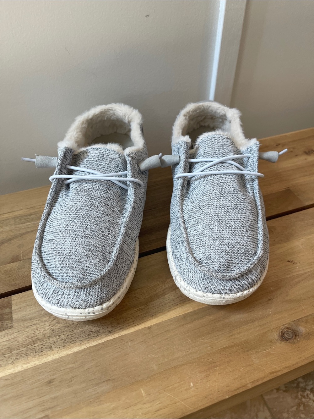 Hey Dude Women's Slip-On Loafers in Light Gray Fleece Lined EUC Size 8